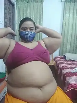 Snapshot of momo_loves chatting on July 31, 4:01 am momo loves online show from July 31, 4:01 am