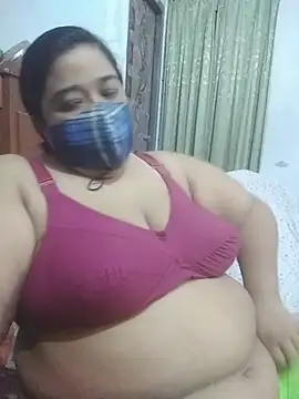 Snapshot of momo_loves chatting on August 2, 4:27 pm momo loves online show from August 2, 4:27 pm