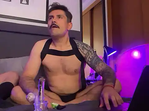 Snapshot of LukasMackenna chatting on April 3, 3:15 am LukasMackenna online show from April 3, 3:15 am