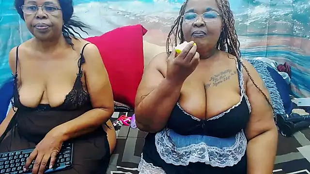 Snapshot of SEXY_MATURExx chatting on June 21, 4:42 pm SEXY MATURExx online show from June 21, 4:42 pm
