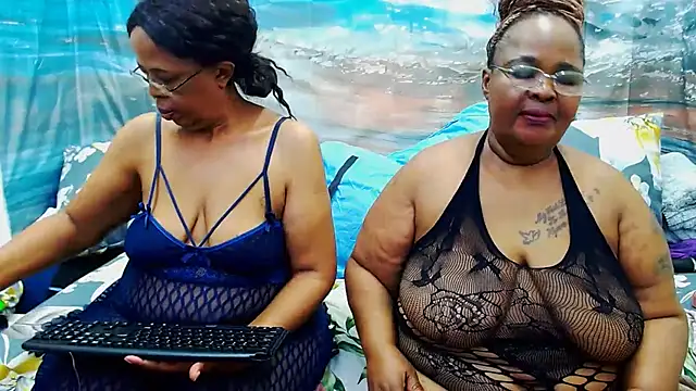 Snapshot of SEXY_MATURExx chatting on June 30, 7:59 pm SEXY MATURExx online show from June 30, 7:59 pm