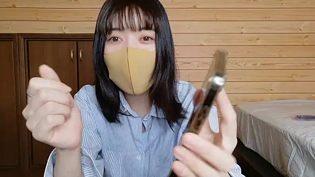 Snapshot of minami_room chatting on June 25, 5:34 am minami room online show from June 25, 5:34 am