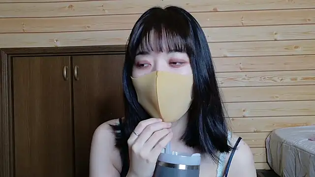 Snapshot of minami_room chatting on July 2, 12:33 pm minami room online show from July 2, 12:33 pm