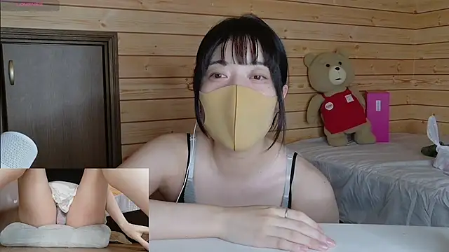 Snapshot of minami_room chatting on August 4, 4:48 am minami room online show from August 4, 4:48 am