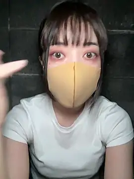 Snapshot of minami_room chatting on August 5, 12:19 pm minami room online show from August 5, 12:19 pm