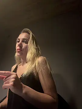ElenaWhitmore online show from June 9, 10:54 pm
