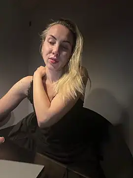 ElenaWhitmore online show from June 12, 10:30 pm