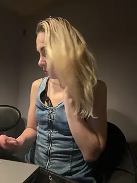 ElenaWhitmore online show from June 15, 10:56 pm