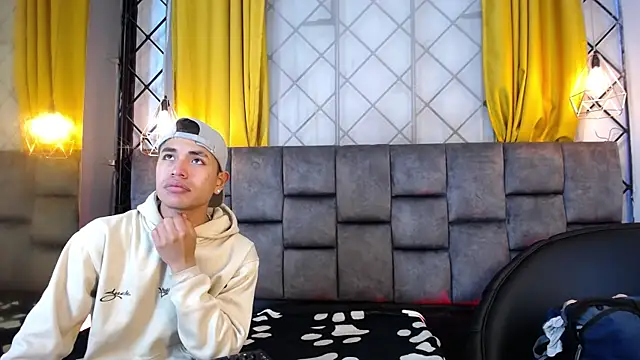 Snapshot of Maik_Russo chatting on February 4, 11:16 am Maik Russo online show from February 4, 11:16 am