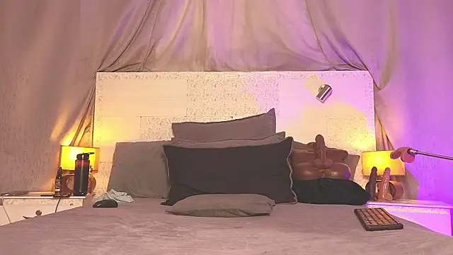 tiffanymena1 online show from January 15, 7:46 am