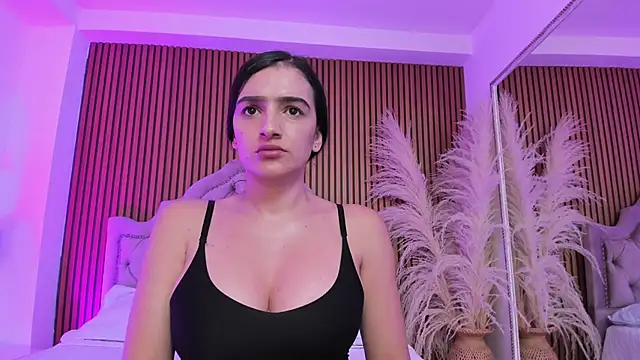 Violett hott  online show from February 28, 1:01 pm