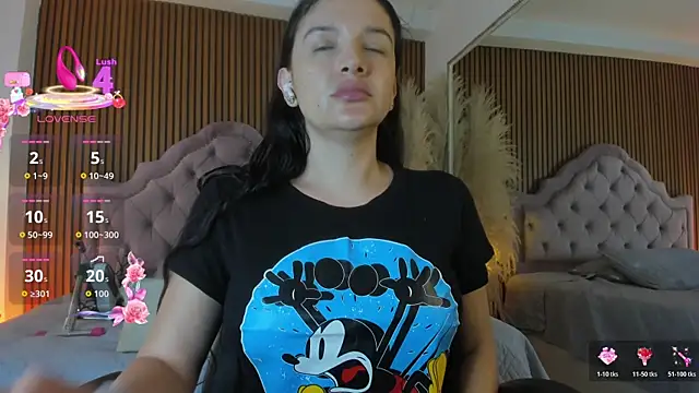 Violett hott  online show from June 16, 12:41 pm