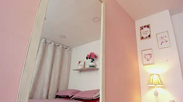 Snapshot of VictoriaGarret chatting on February 6, 12:19 pm VictoriaGarret online show from February 6, 12:19 pm