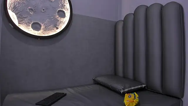 Luna  02 online show from February 18, 12:01 pm