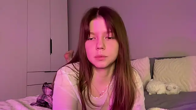 karalinhks online show from March 6, 6:15 pm