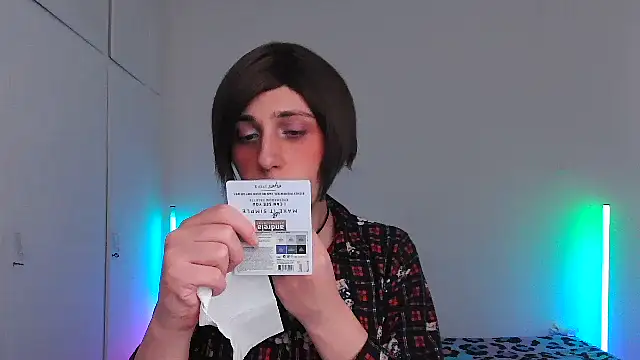 HoneyValentine online show from March 5, 8:05 pm