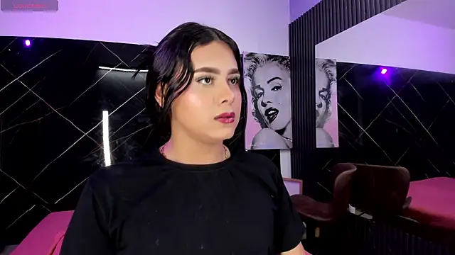 Snapshot of Skarleth_queen chatting on June 17, 3:42 am Skarleth queen online show from June 17, 3:42 am