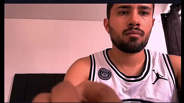 Snapshot of axell_torrez chatting on January 15, 7:50 pm axell torrez online show from January 15, 7:50 pm