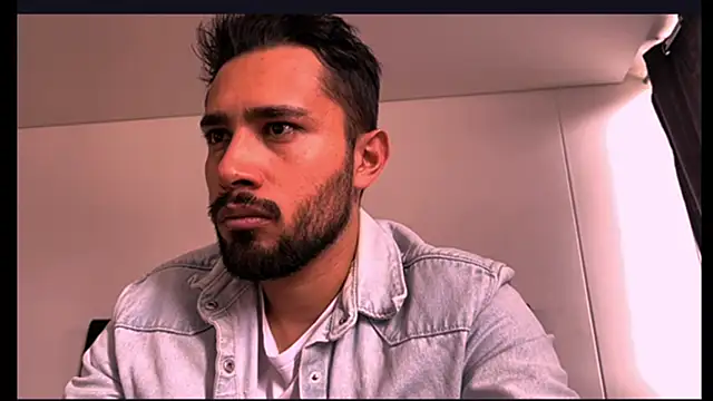Snapshot of axell_torrez chatting on January 16, 8:24 pm axell torrez online show from January 16, 8:24 pm