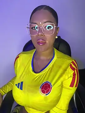 Snapshot of Antonella_03s chatting on June 17, 11:27 pm Antonella 03s online show from June 17, 11:27 pm
