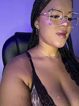 Snapshot of Antonella_03s chatting on July 3, 6:09 am Antonella 03s online show from July 3, 6:09 am