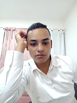 studentdeivy  online show from March 17, 11:52 pm