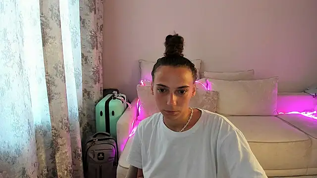 AnnaMized online show from March 30, 2:01 am