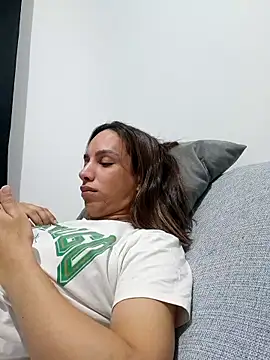 ofjuliaa online show from April 25, 4:26 am