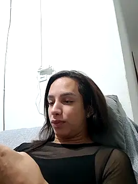 Snapshot of ofjuliaa chatting on May 8, 9:03 am ofjuliaa online show from May 8, 9:03 am