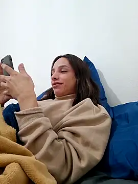 Snapshot of ofjuliaa chatting on May 12, 5:04 am ofjuliaa online show from May 12, 5:04 am