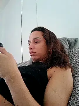 Snapshot of ofjuliaa chatting on May 29, 5:44 pm ofjuliaa online show from May 29, 5:44 pm