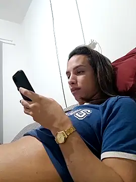 Snapshot of ofjuliaa chatting on June 4, 10:27 pm ofjuliaa online show from June 4, 10:27 pm