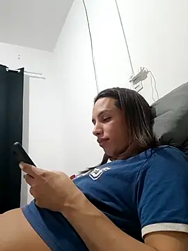 Snapshot of ofjuliaa chatting on June 7, 2:59 am ofjuliaa online show from June 7, 2:59 am