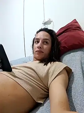 Snapshot of ofjuliaa chatting on June 15, 12:13 am ofjuliaa online show from June 15, 12:13 am