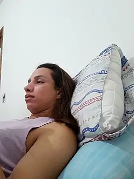 Snapshot of ofjuliaa chatting on June 16, 5:21 am ofjuliaa online show from June 16, 5:21 am