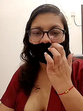 piryasharma005 online show from January 14, 5:18 pm