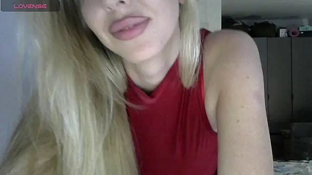 LizaSweetyq online show from April 28, 12:10 pm