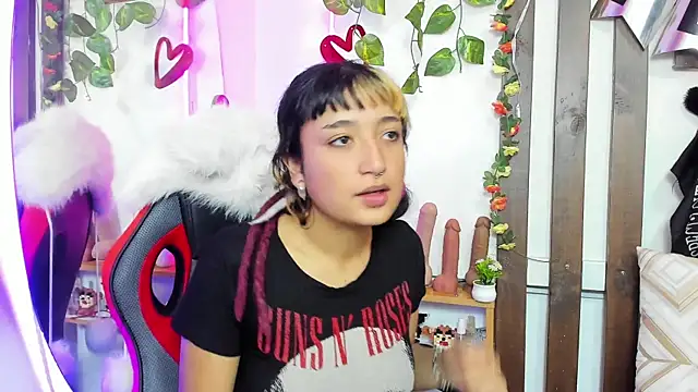 Snapshot of MeowMota_ chatting on June 25, 6:23 pm MeowMota online show from June 25, 6:23 pm