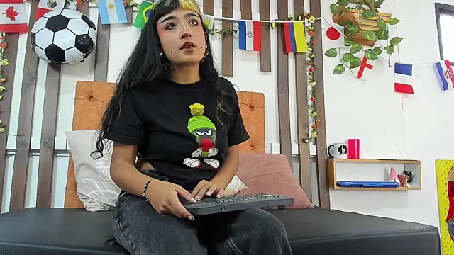 Snapshot of MeowMota_ chatting on July 14, 6:46 pm MeowMota online show from July 14, 6:46 pm