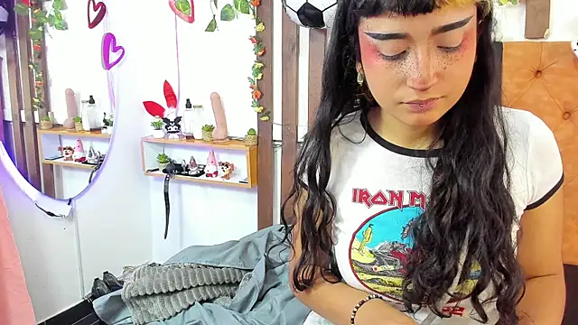 Snapshot of MeowMota_ chatting on July 17, 6:57 pm MeowMota online show from July 17, 6:57 pm