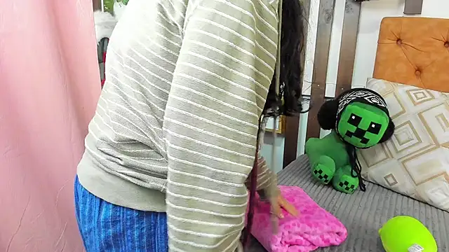 Snapshot of MeowMota_ chatting on July 21, 6:43 pm MeowMota online show from July 21, 6:43 pm