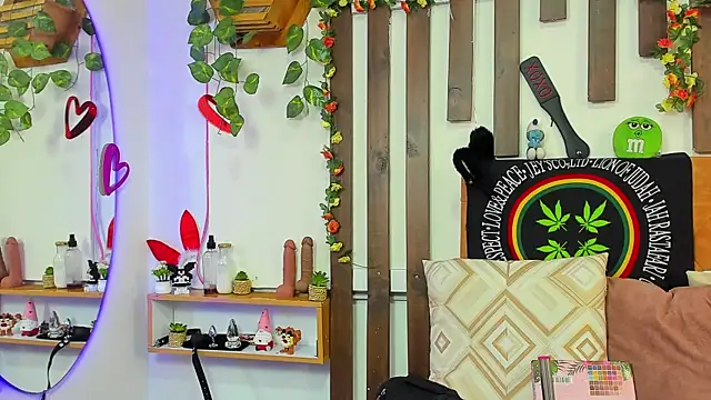 Snapshot of MeowMota_ chatting on July 25, 6:49 pm MeowMota online show from July 25, 6:49 pm