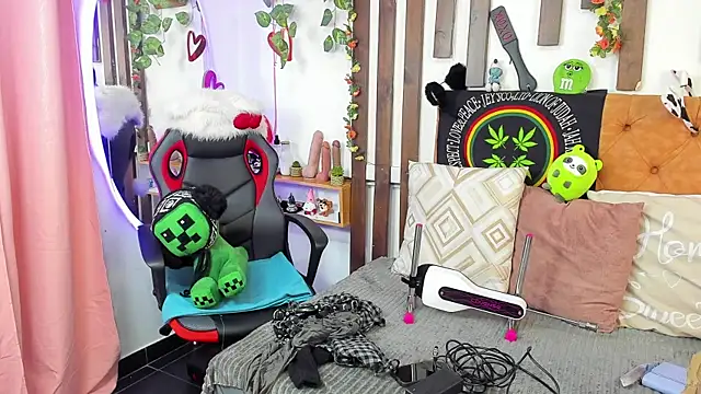 Snapshot of MeowMota_ chatting on July 26, 4:25 pm MeowMota online show from July 26, 4:25 pm