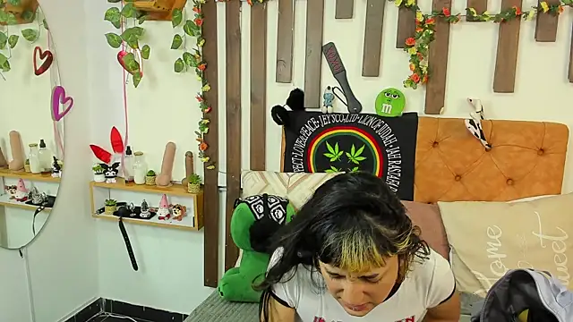 Snapshot of MeowMota_ chatting on July 28, 6:20 pm MeowMota online show from July 28, 6:20 pm