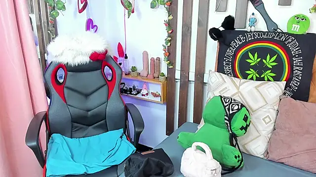 Snapshot of MeowMota_ chatting on July 30, 7:24 pm MeowMota online show from July 30, 7:24 pm