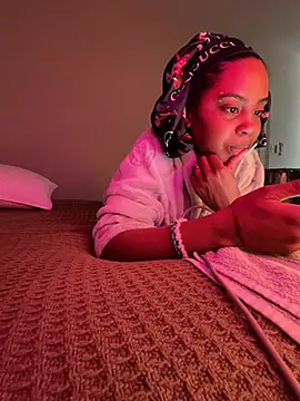 Snapshot of oshun6360 chatting on May 2, 6:24 pm oshun6360 online show from May 2, 6:24 pm