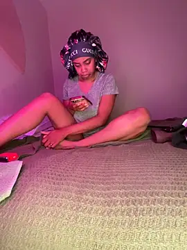 Snapshot of oshun6360 chatting on May 26, 2:18 am oshun6360 online show from May 26, 2:18 am