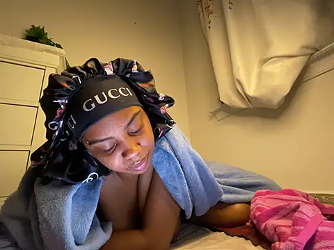Snapshot of oshun6360 chatting on July 30, 5:06 am oshun6360 online show from July 30, 5:06 am
