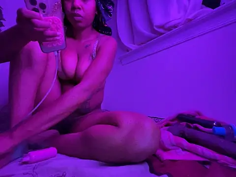Snapshot of oshun6360 chatting on August 1, 1:49 am oshun6360 online show from August 1, 1:49 am