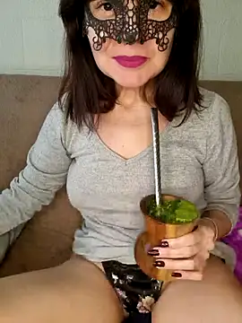 larizinha2026 online show from July 28, 5:45 pm
